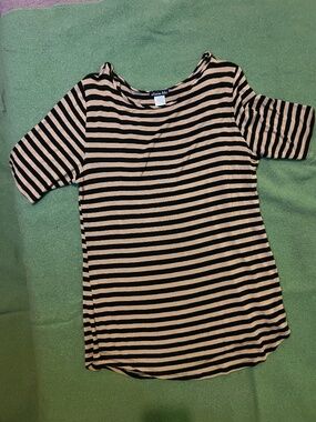 Olivia Blu striped form fitting Large top